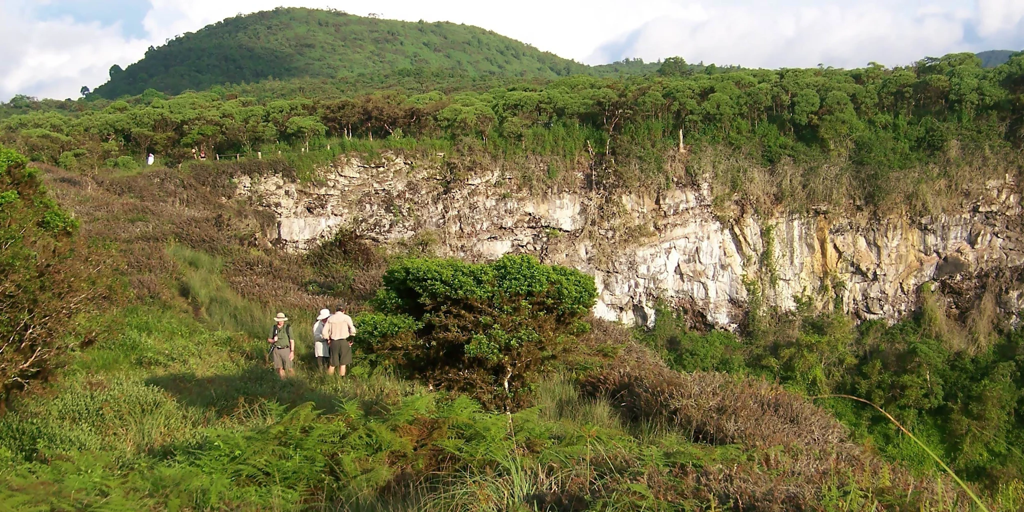amsou2207agal_day-13_the-twins-volcano_santa-cruz_galapagos_shutterstock.jpg