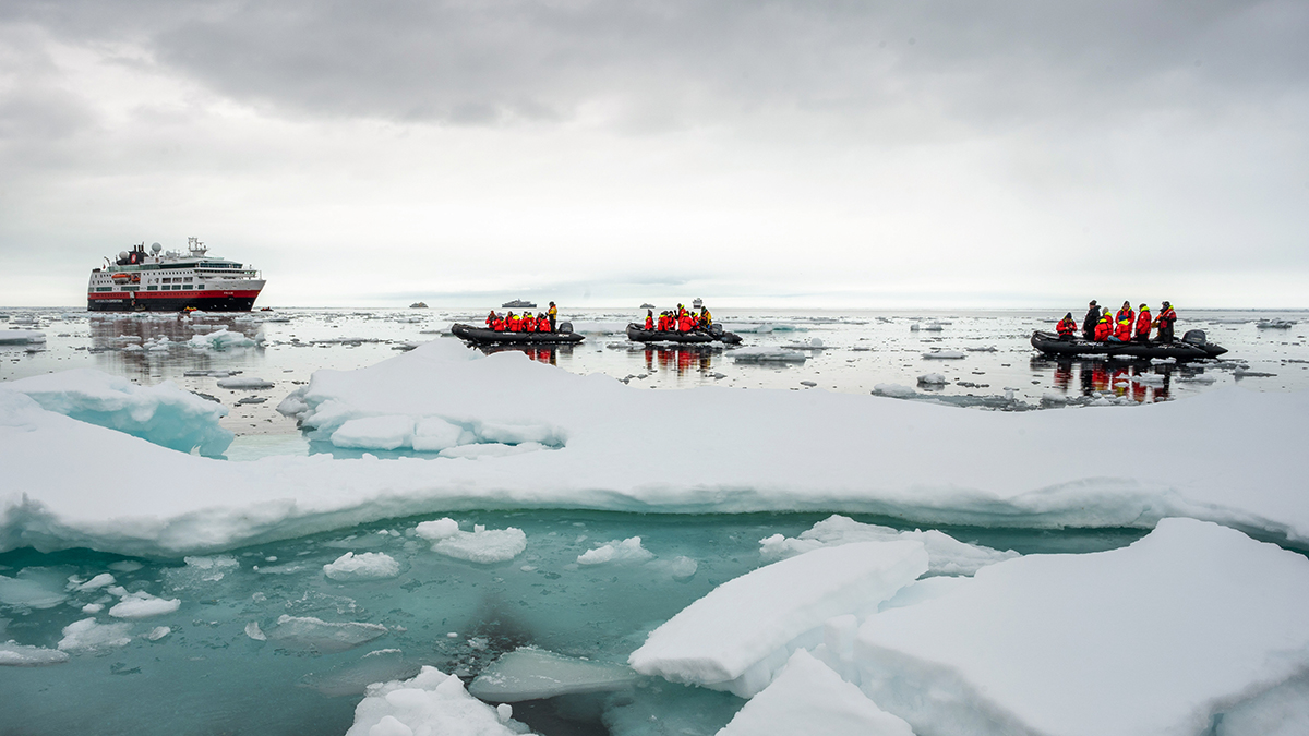 Svalbard Cruise in Spring incl. Longyearbyen 2026 | HX