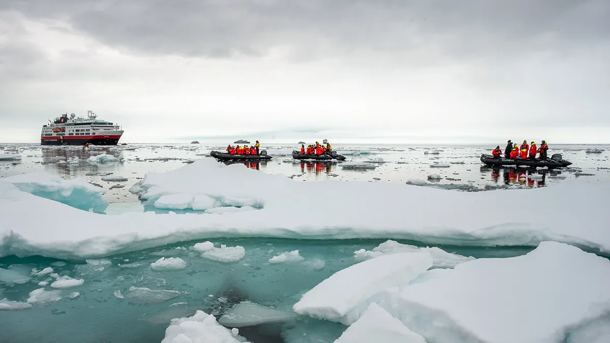 Svalbard om sommeren: under midnatssolen | Med forlænget ophold i Longyearbyen