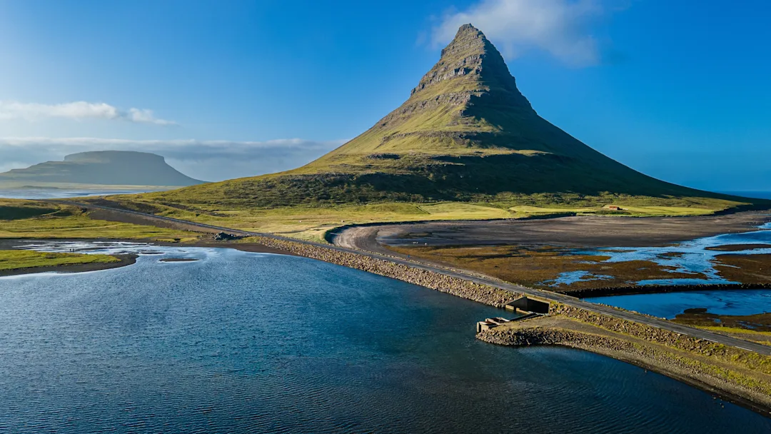 Kirkjufell Iceland on Snæfellsnes peninsula©shutterstock 2144139603 3000x1688px