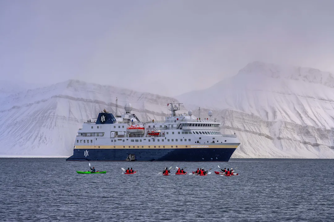 Kayaking in Bellsund, Svalbard. Credit: Jan Hvizdal / Hurtigruten Expeditions