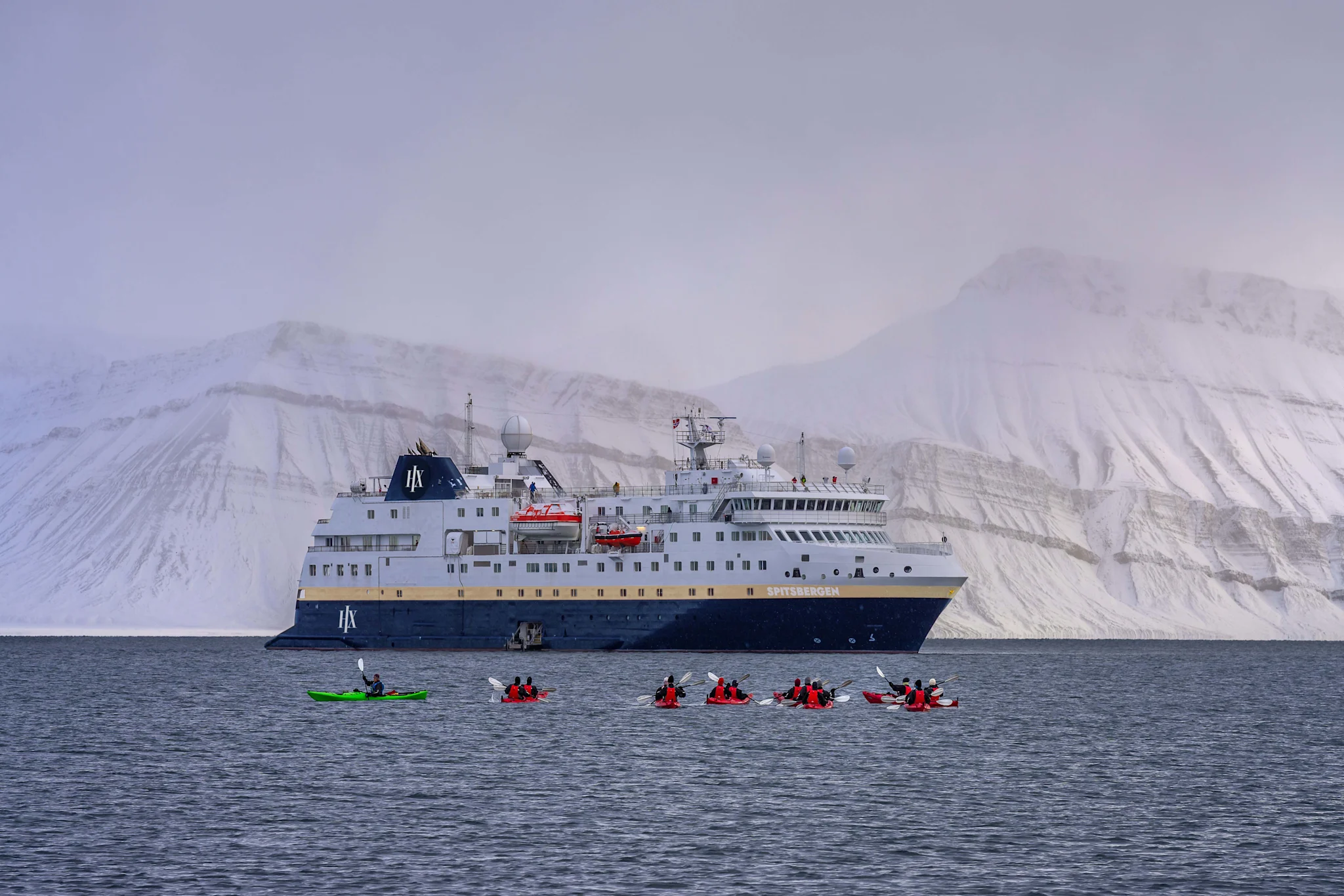 Kayaking in Bellsund, Svalbard. Credit: Jan Hvizdal / Hurtigruten Expeditions