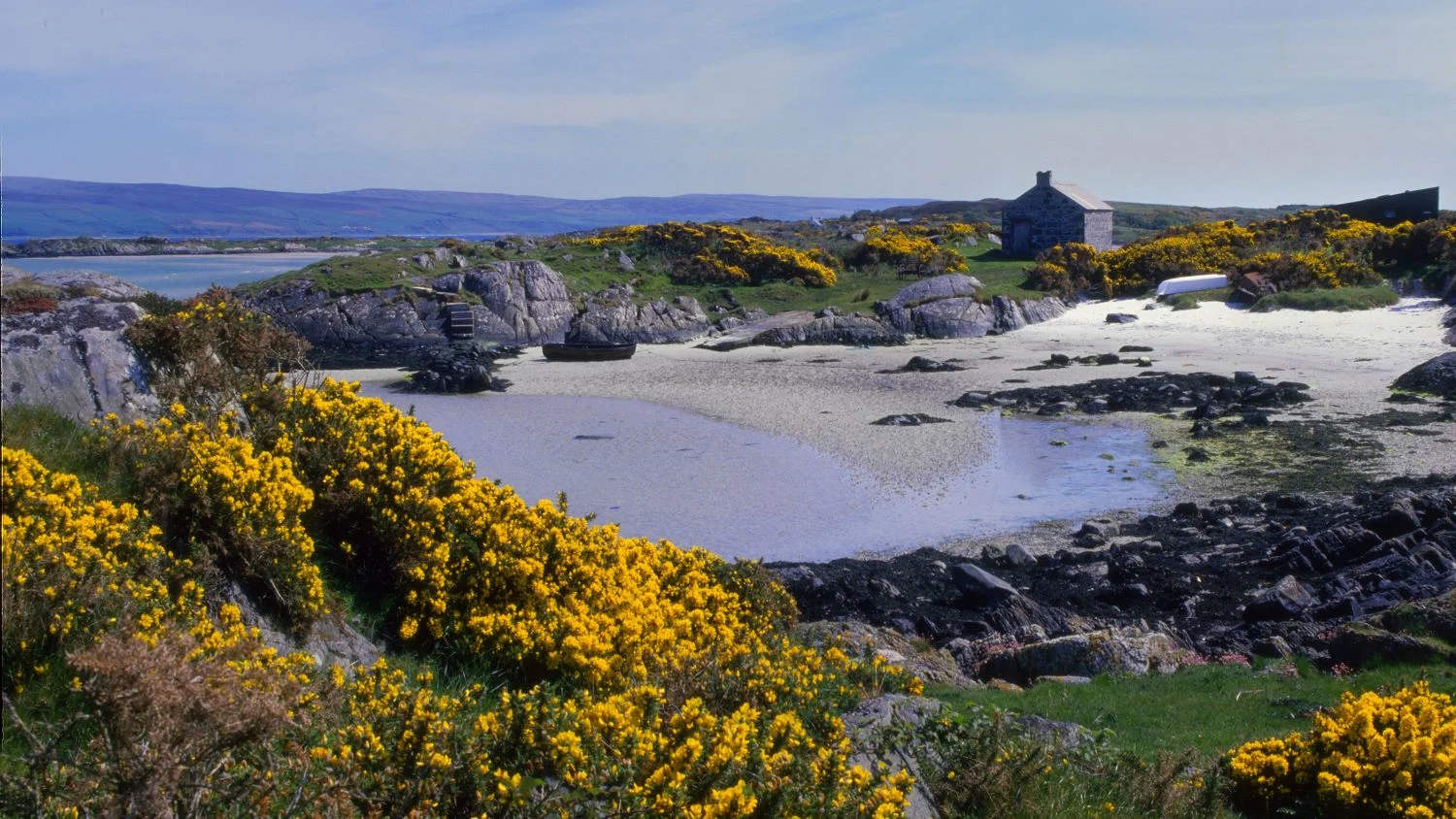 Scotland Agryll Gigha-island Springtime-view ©Dennis-Hardley Alamy-Stock-Photo DXEPER 3000x1688px