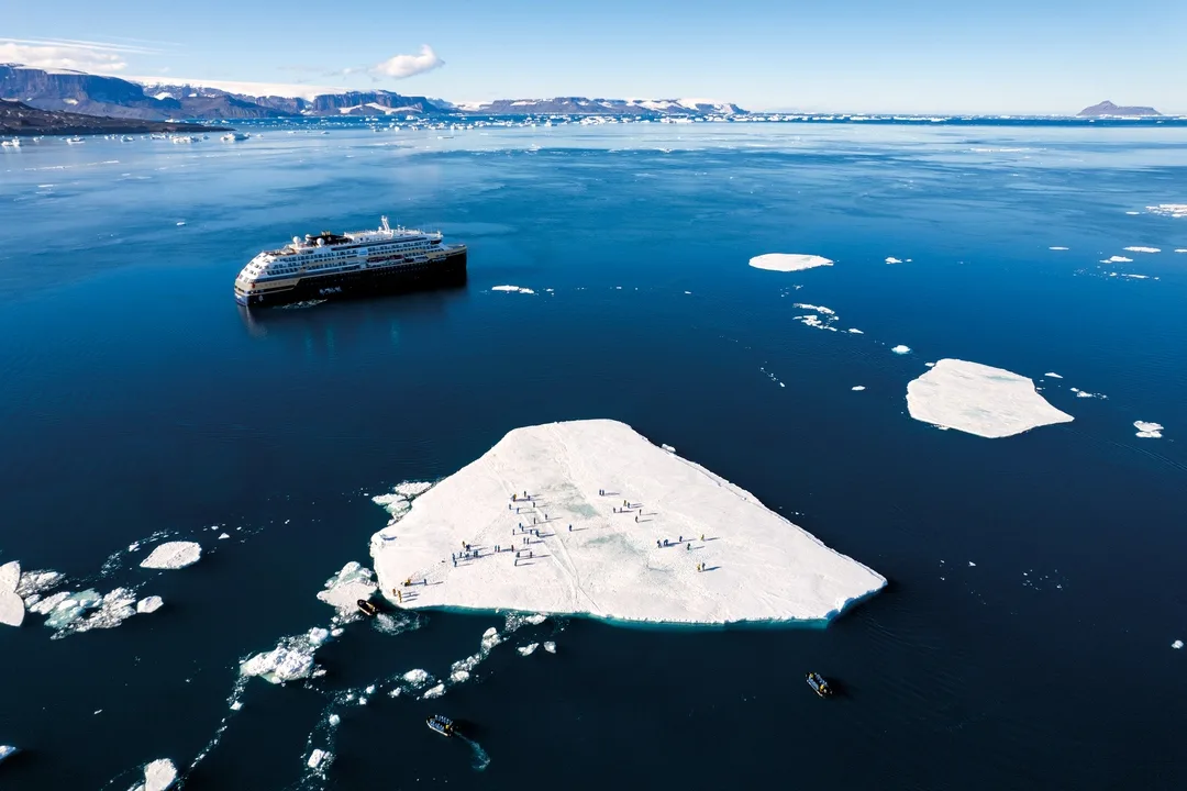 Antarctica_Snowhill_Island_MS_Roald_Amundsen_HX_42080_Photo_Espen_Mills