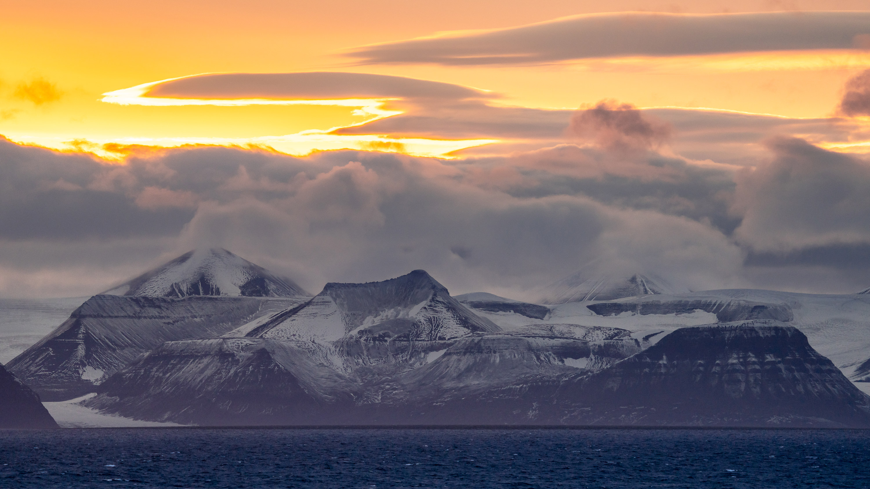 Circumnavigating Spitsbergen – In the Realm of the Polar Bear 3