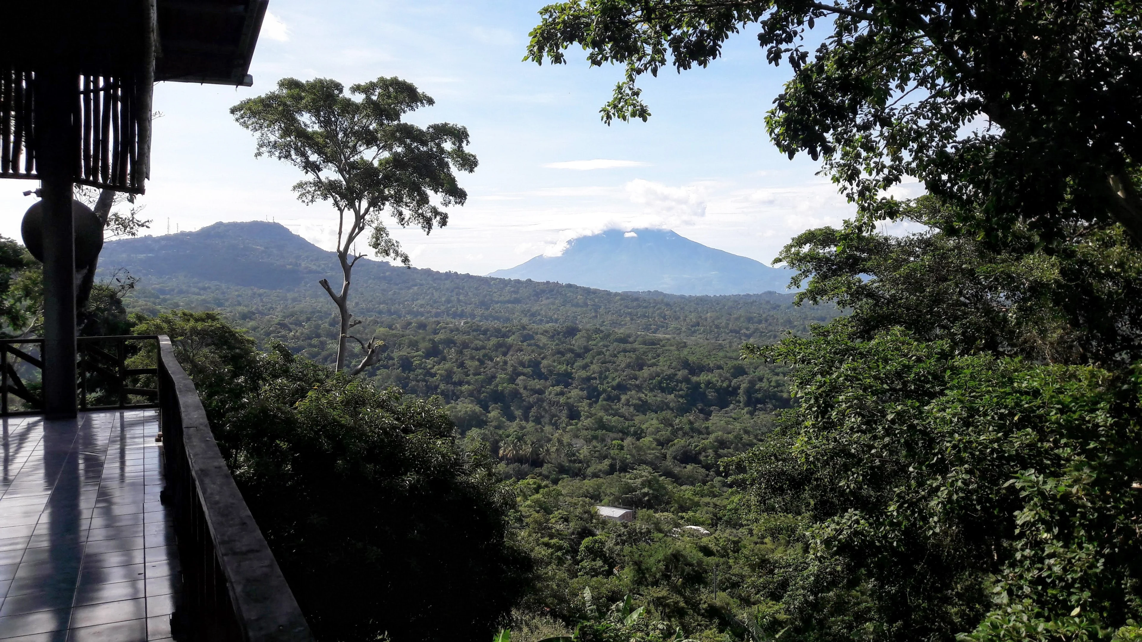 el-salvador-panoramic-viesw-on-the-road.jpg