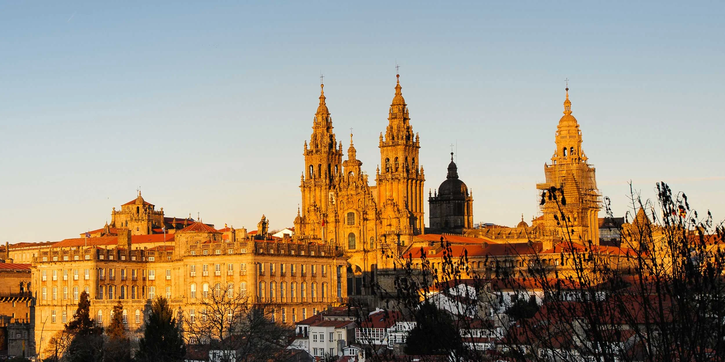 2500x1250_santiago-de-compostela_shutterstock_135028523_-luis-cagiao---shutterstock.jpg