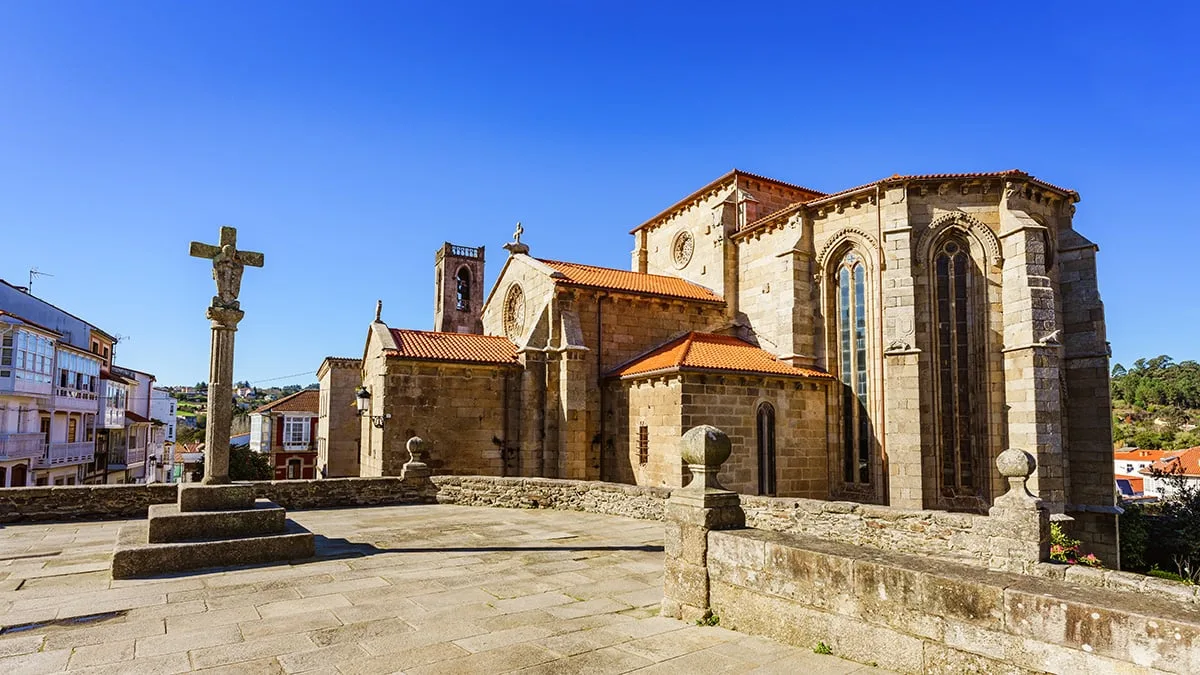 igrexa-de-san-francisco-church_betanzos_spainshutterstock_2138220723.jpg