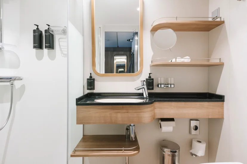 Bathroom in an Arctic Superior cabin (XTJ) onboard MS Fridtjof Nansen. Credit: Clara Tuma