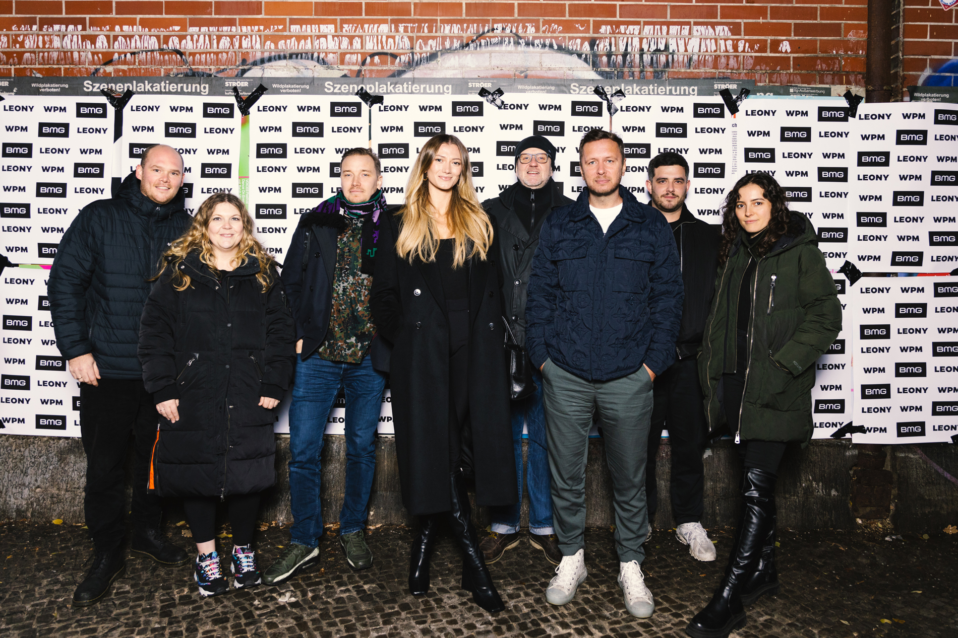 L to R: Marc Johlen (BMG), Lisa Cullington (BMG), Nico Meckelnburg (We Publish Music), Leony, Axel Erler (We Publish Music), Vitali Zestovskih (Prodcer), Marcel Valin (BMG), Jill Gehring (BMG)