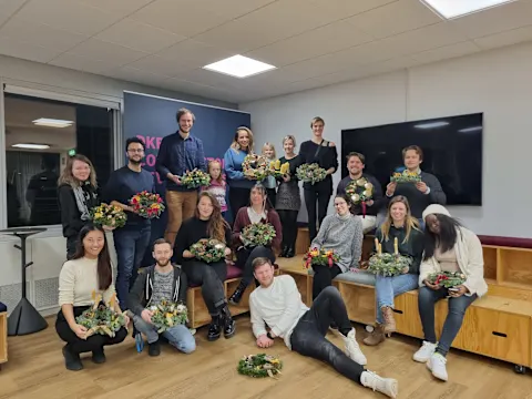 group picture after creating christmas decoration