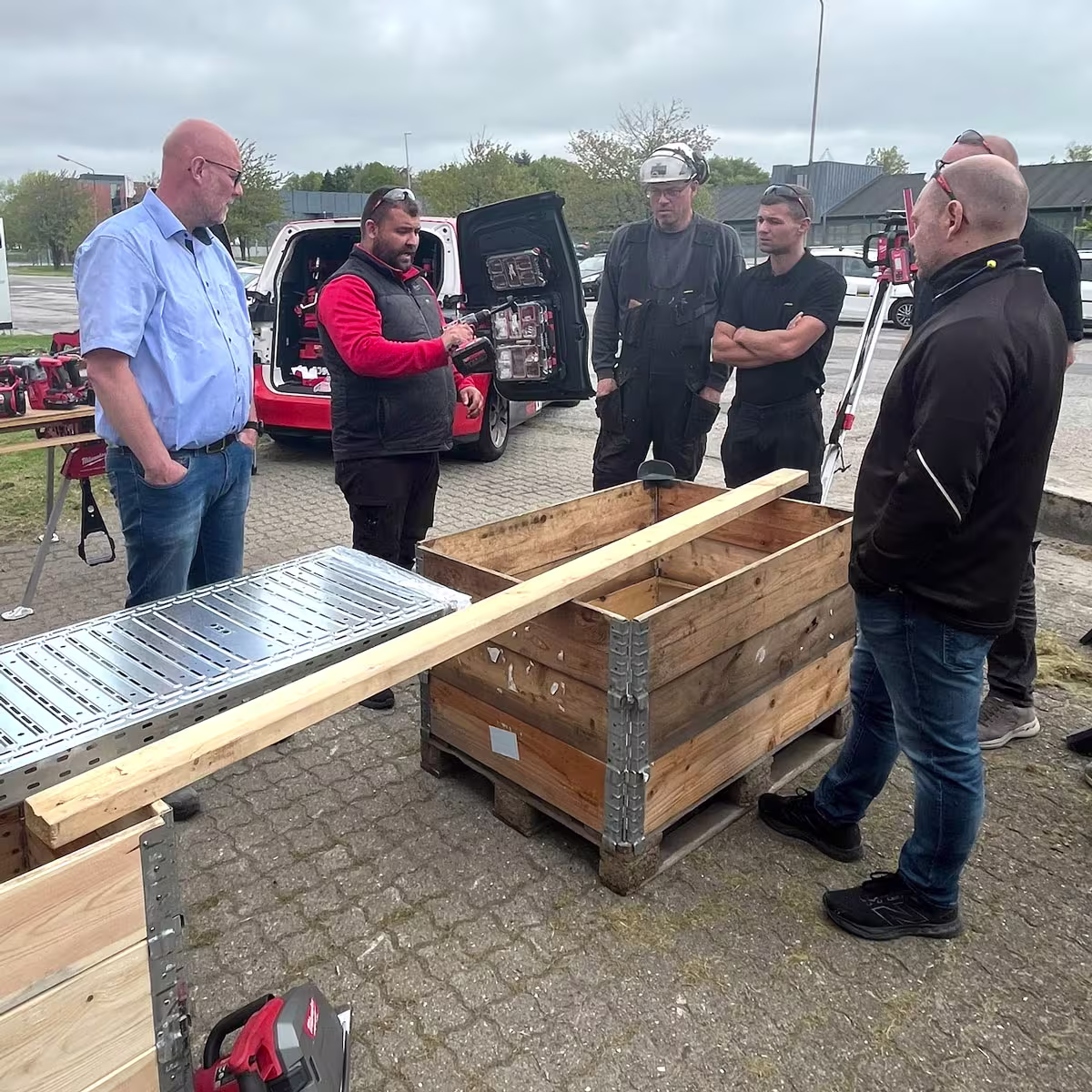 Milwaukee - Special tools demonstrated for special task