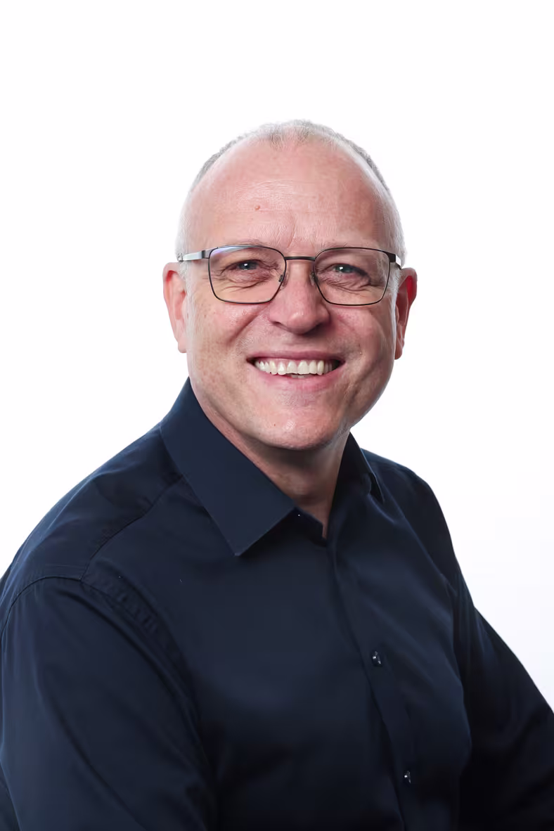 Claus V. Christensen er Stjóri / Regionsdirektør hjá Solar Forøyar