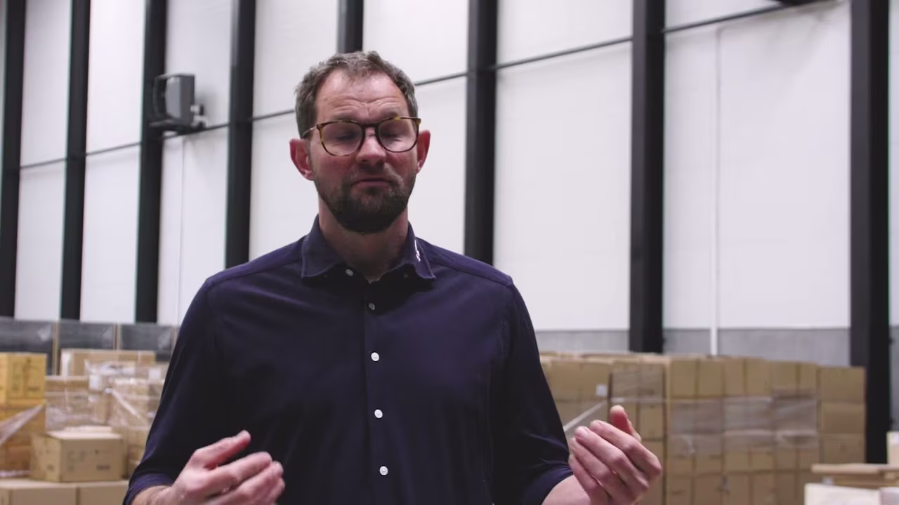 Thumbnail Heat pump solution at customer's warehouse video
