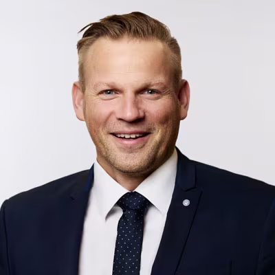 Dennis Callesen is Investor Relations Director at Solar Group