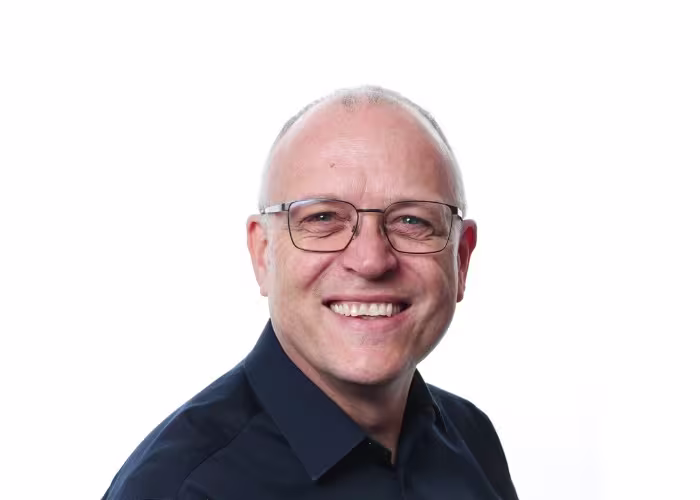 Claus V. Christensen er Stjóri / Regionsdirektør hjá Solar Forøyar