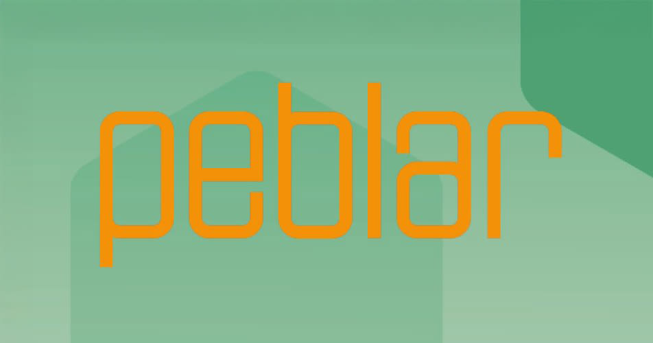 Oranje tekst met de merknaam “peblar” staat gecentreerd op een groene achtergrond met subtiele geometrische vormen. De uitstraling is modern en minimalistisch.