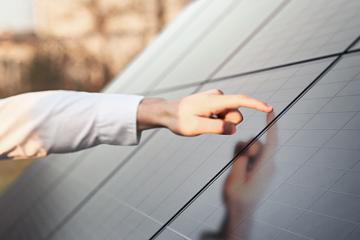 Wie funktioniert der Serviceprozess für Farbabweichungen und äußere Mängel bei Solarmodulen?