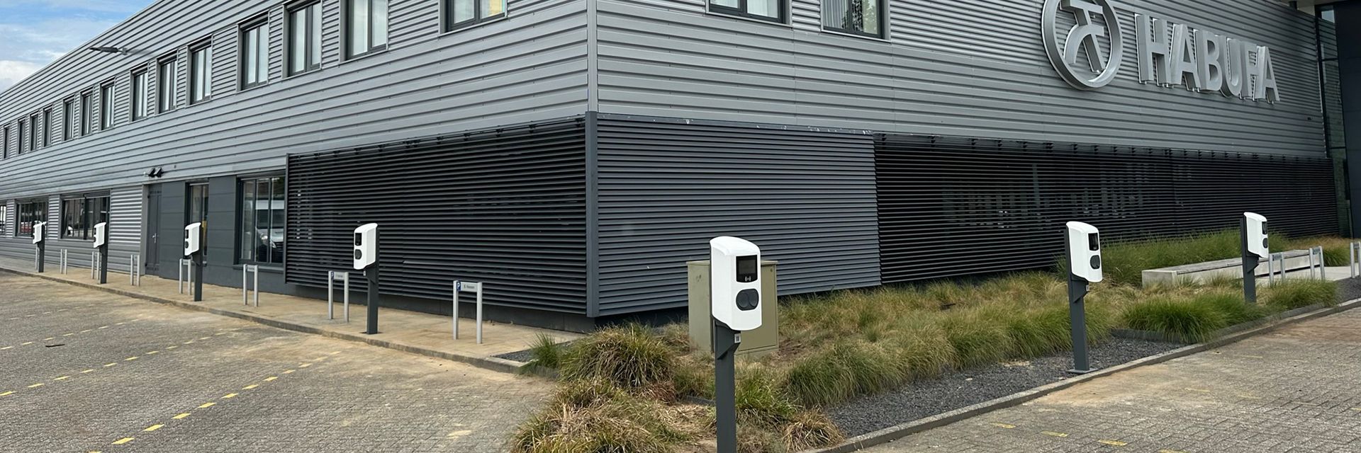 Laadlokaal en Alfen: Samen vooruit in de energietransitie met betrouwbare laadstations en slimme oplossingen