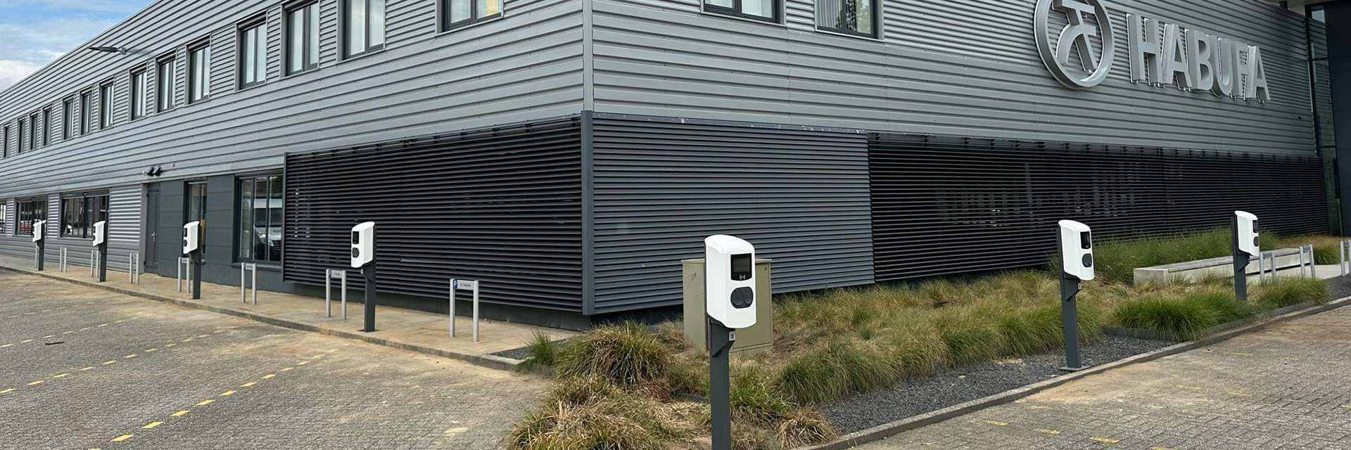 Laadlokaal und Alfen: Gemeinsam voran in der Energiewende mit zuverlässigen Ladelösungen und intelligenten Systemen