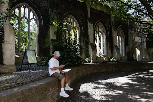 1B5A4664 St Dunstan in the East Church Garden 260708 Neil Stoddart