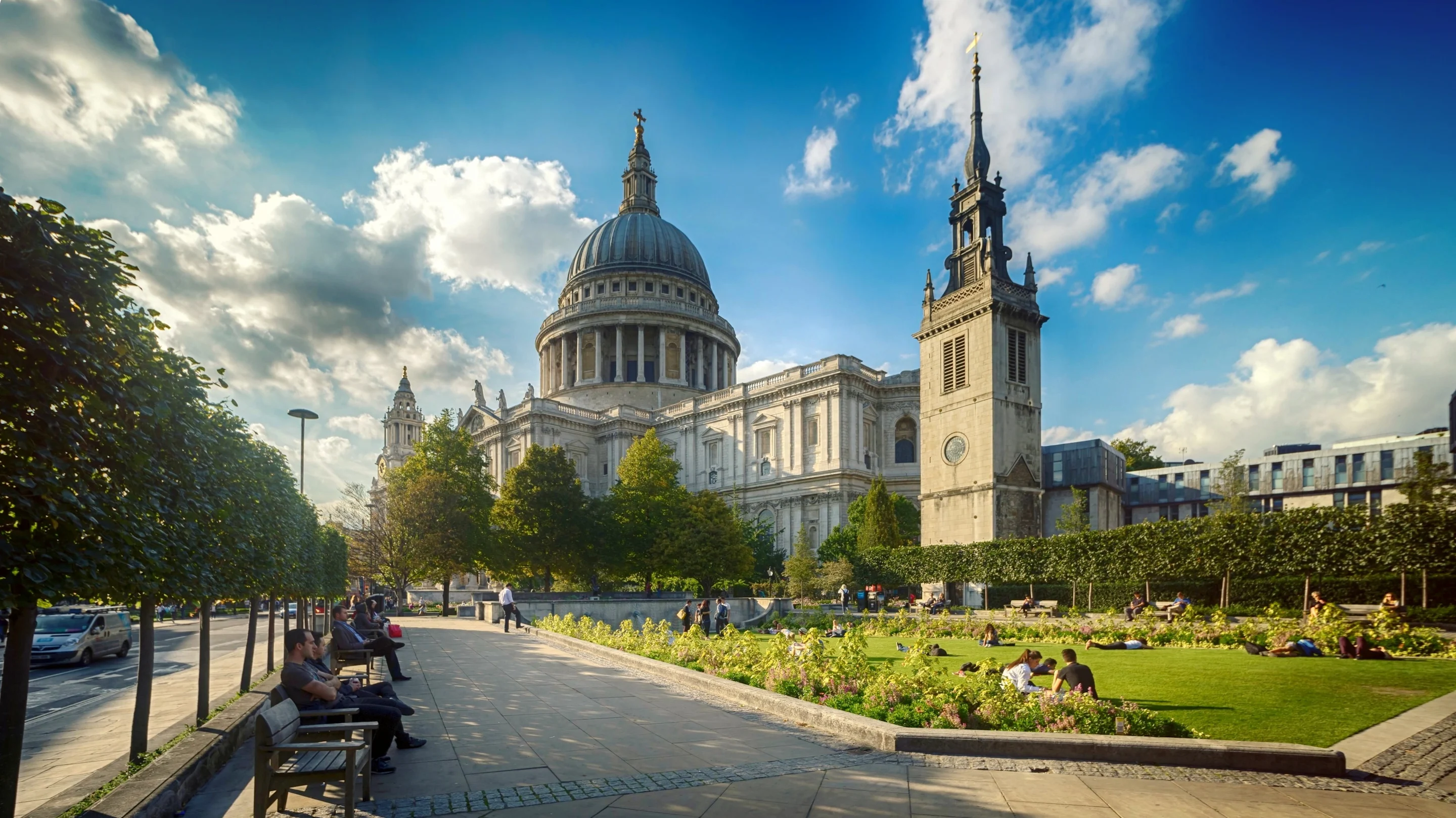St.Paul's Cathedral on sunny day