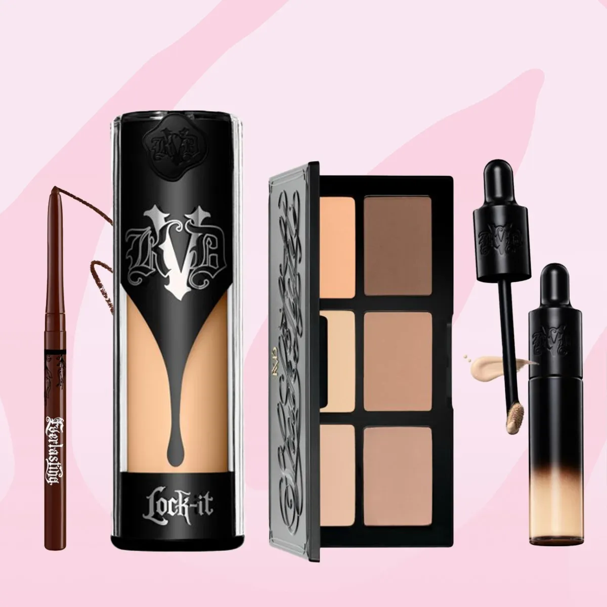 Sminkprodukter från KVD Beauty – brun eyeliner, flytande foundation, contourpalett och concealer på rosa bakgrund.
