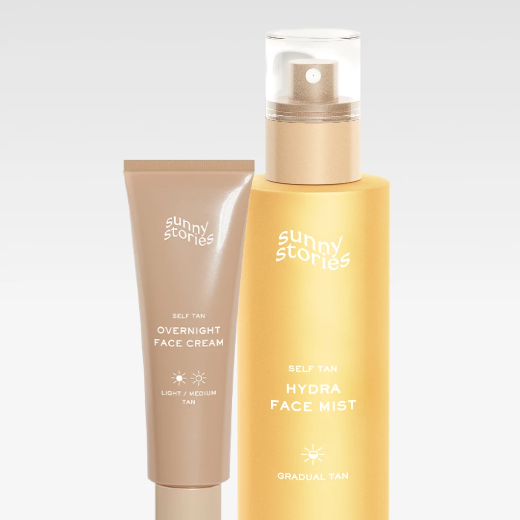 "Sunny Stories Self Tan Overnight Face Cream ja Hydra Face Mist vierekkäin vaalealla taustalla."