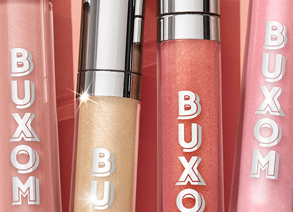 Närbild av fyra Buxom läppglans i olika färger.