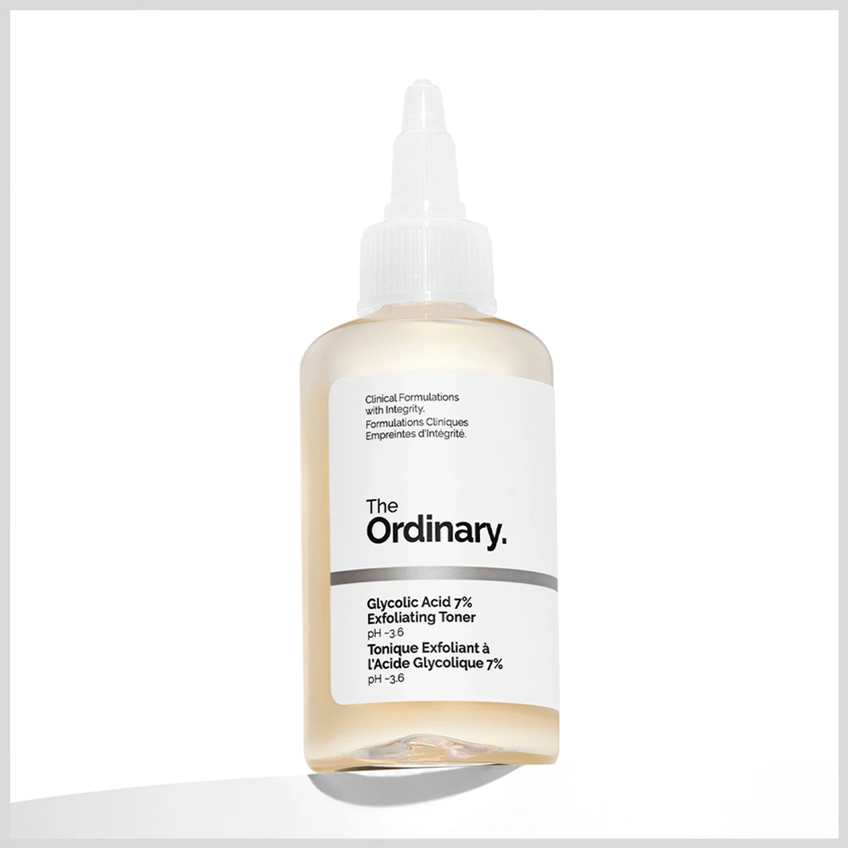 The Ordinary Glykolsyre 7 % eksfolierande toner mot ein lys kvit bakgrunn.