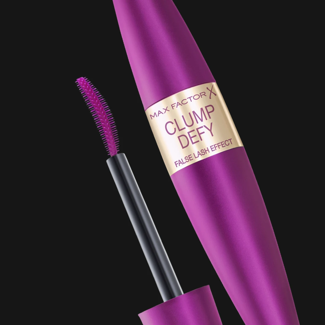 Max Factor Clump Defy-maskara i en metallisk lilla hylse med buet børste vises mot svart bakgrunn.