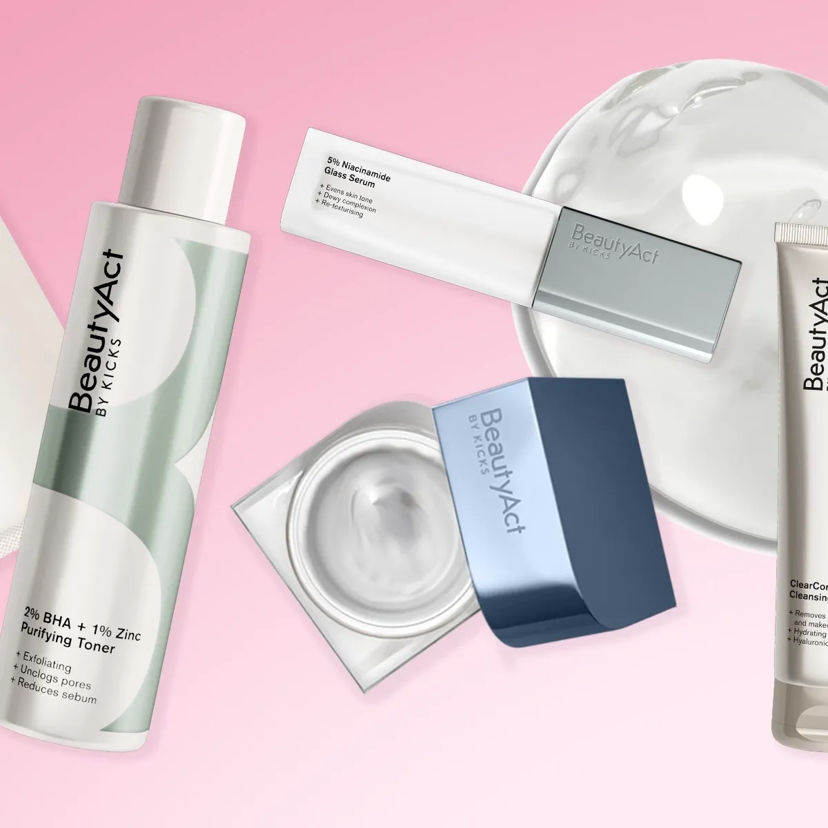 Beauty act- produkter placerade mot en rosa bakrund 
