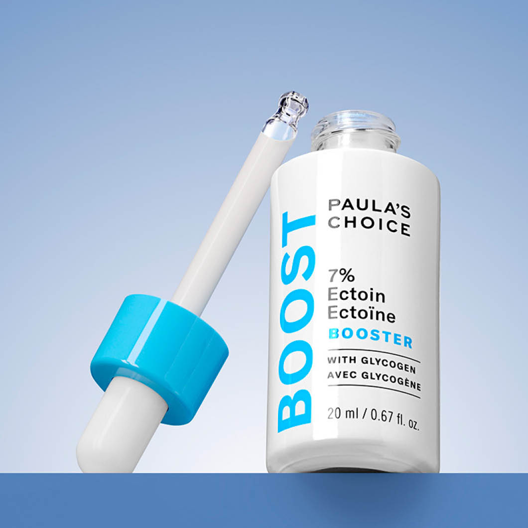 Paula's Choice-merke, 7% Ectoin Booster-serum, blå kork og pipette. Flasken har påskriften "BOOST" og inneholder 20 ml produkt