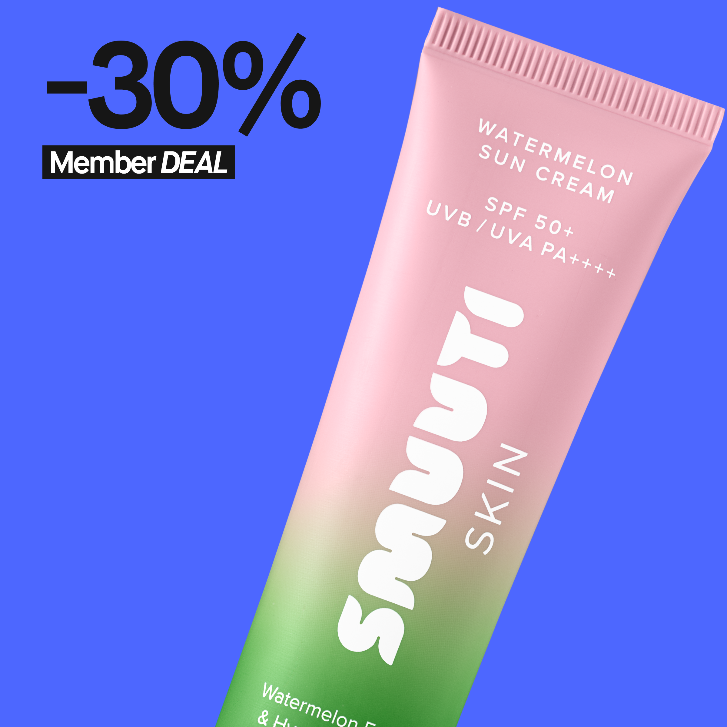 Kuva Smuuti Skin Watermelon Sun Cream -aurinkovoiteesta. Vaaleanpunainen ja vihreä tuubi, jossa on valkoista tekstiä. Vasemmassa yläkulmassa lukee "-30% Member DEAL" sinisellä taustalla.