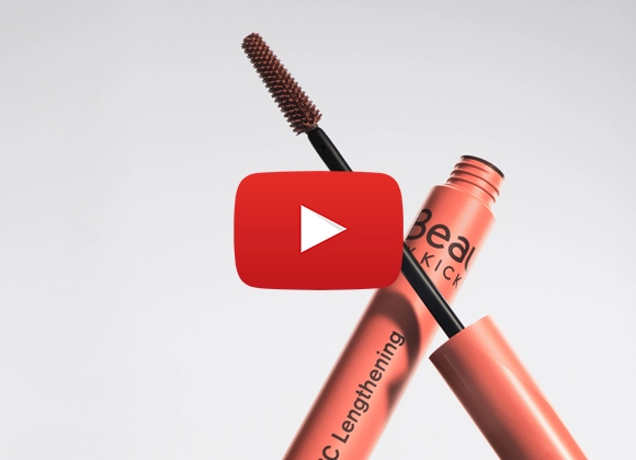 Avoin oranssi ripsiväri harjalla, merkitty 'Beauty Kick Lengthening', ja päällekkäinen YouTube-logo
