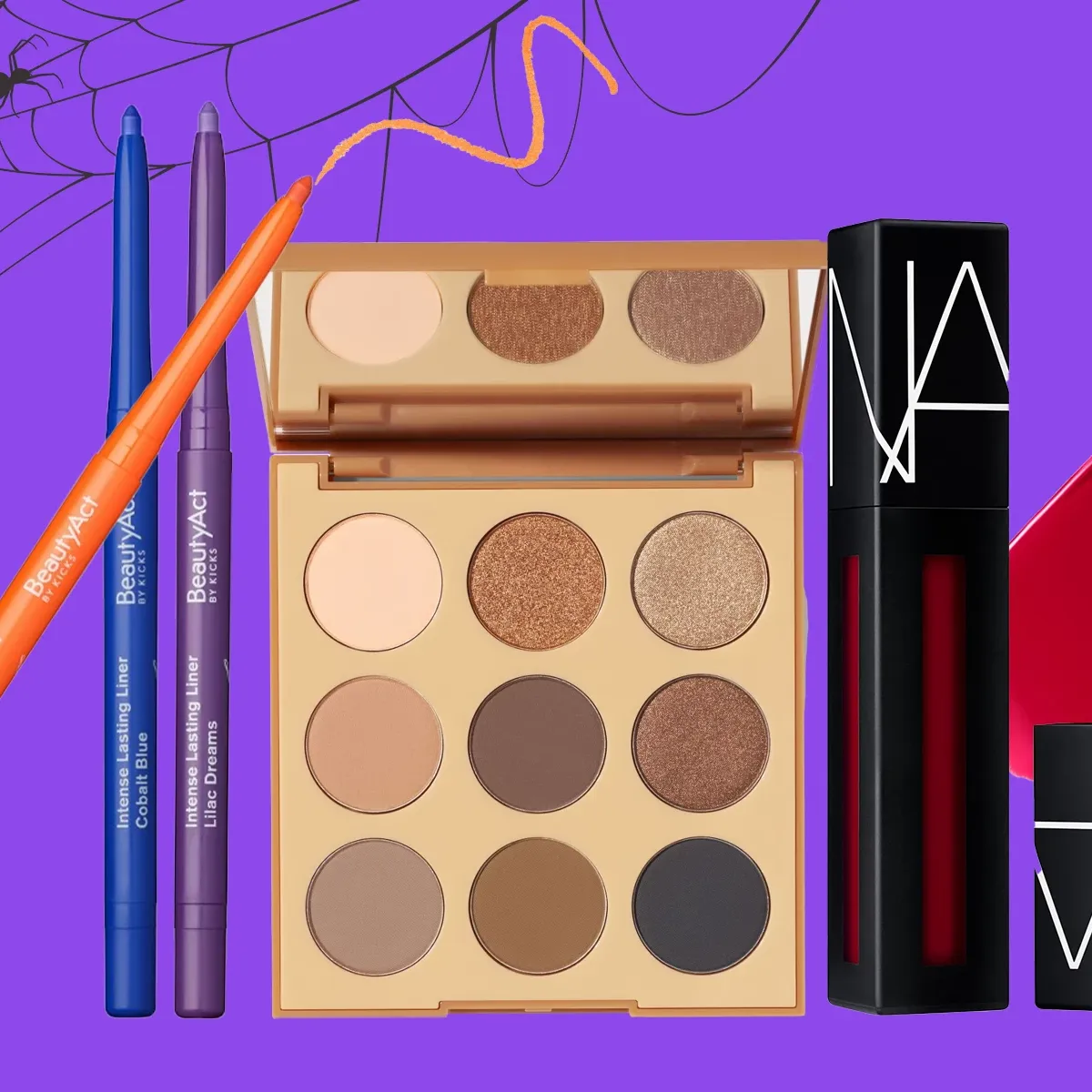 Et bilde av forskjellige sminkeprodukter inkludert øyenskyggepalett, leppestift og eyeliner, med en lilla bakgrunn og spindelvev.