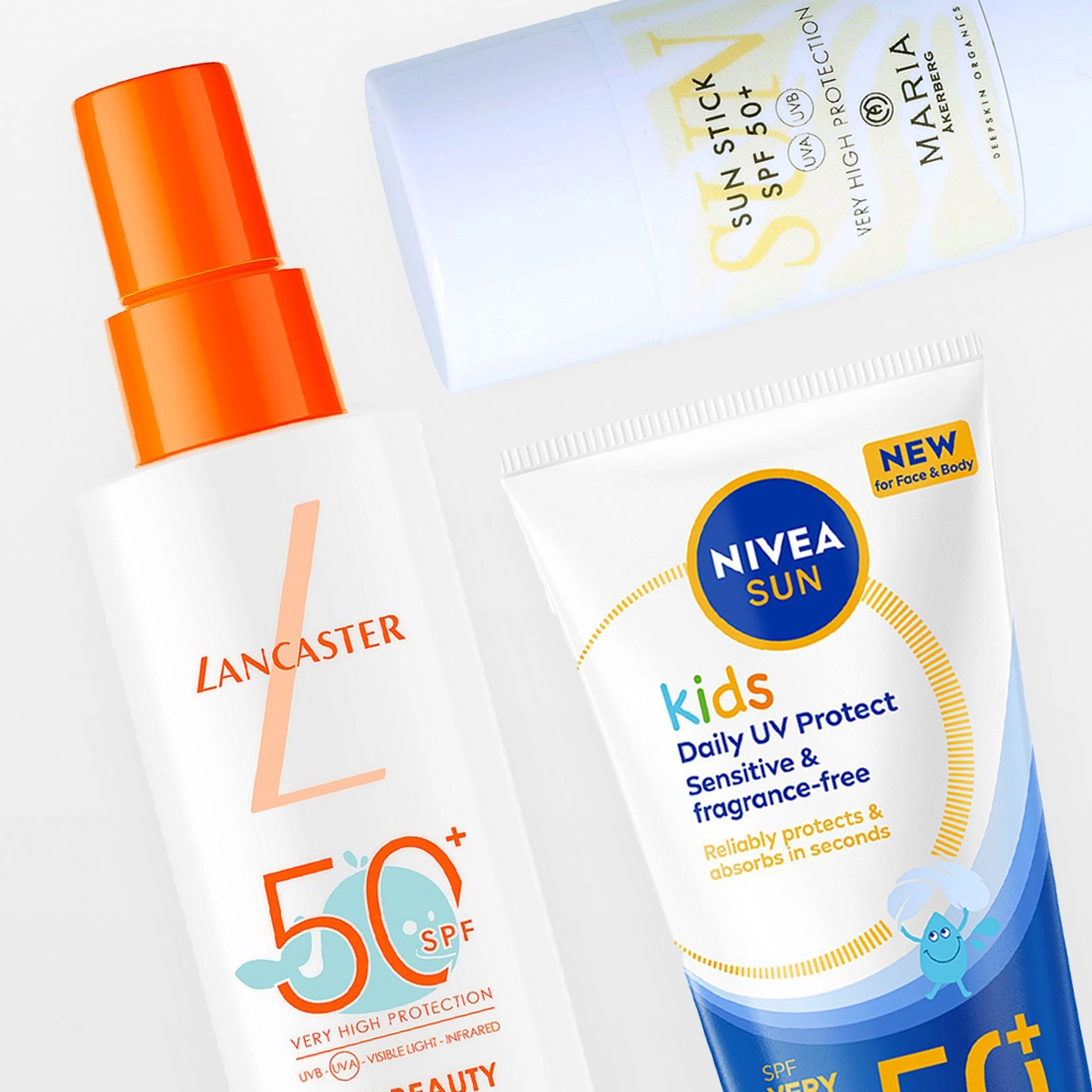 Tre solbeskyttelsesprodukter med SPF 50+ på lys grå bakgrunn: Lancaster Sun Beauty solspray med oransje pumpe, MÁDARA Sun Stick SPF50+ med teksten “Very High Protection” og NIVEA Sun Kids Daily UV Protect Sensitive & fragrance-free for face & body. Emballasjen viser synlig tekst som “UVA”, “UVB”, “NEW for Face & Body” og “Reliably protects & absorbs in seconds”.