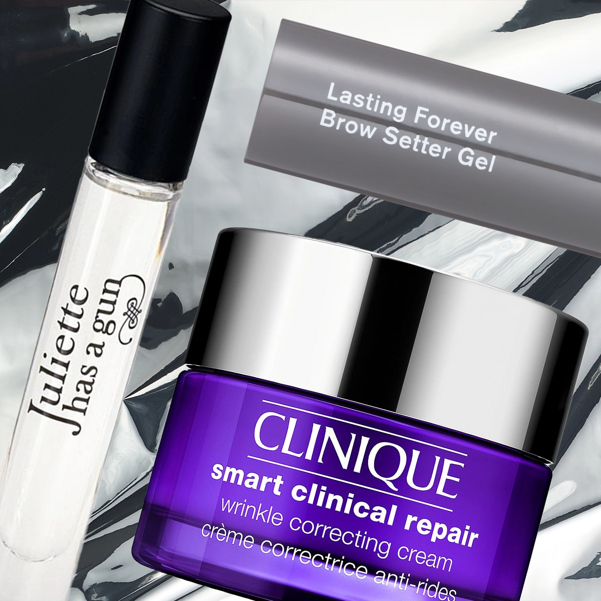 Bilde som viser tre skjønnhetsprodukter: en hvit flaske med Juliette Has a Gun parfyme, en grå tube med Lasting Forever Brow Setter Gel, og en lilla boks med Clinique Smart Clinical Repair Wrinkle Correcting Cream. Bakgrunnen er hvit med svarte detaljer.