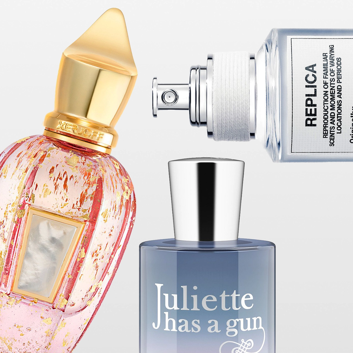 Produktbild med tre parfymflaskor mot ljus bakgrund. Till vänster syns en blå och rödtonad glasflaska märkt “Juliette has a gun – Ode to Dullness”. I mitten syns en rosa och guldfärgad parfymflaska med dekorativ kork. Till höger syns en klar glasflaska med vit etikett märkt “Replica” och texten “Maison Margiela”.