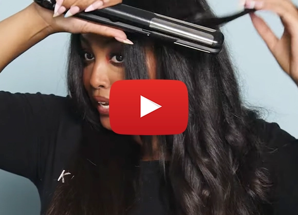 KICKS näyttää, miten kihartaa hiukset suoristusraudalla.