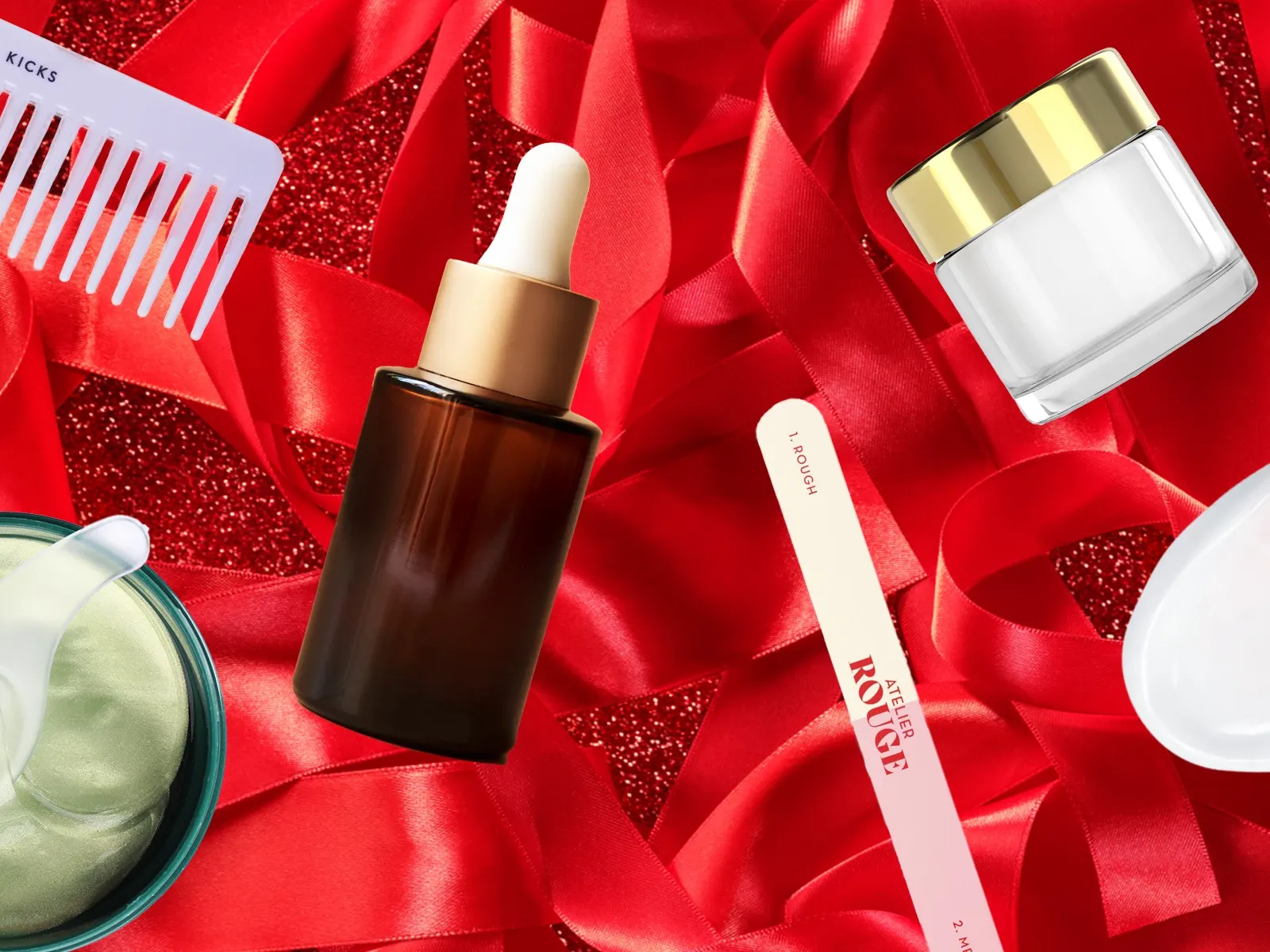 Olika makeupprodukter mot en rödglittrig bakgrund med röda band.