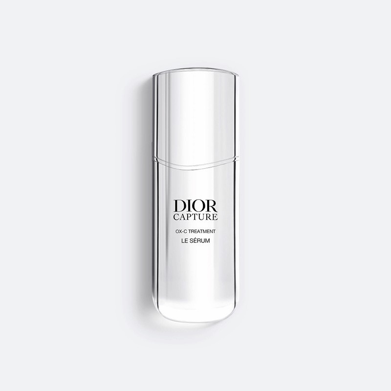 Dior Capture Le Sérum i silverfärgad flaska mot vit bakgrund.