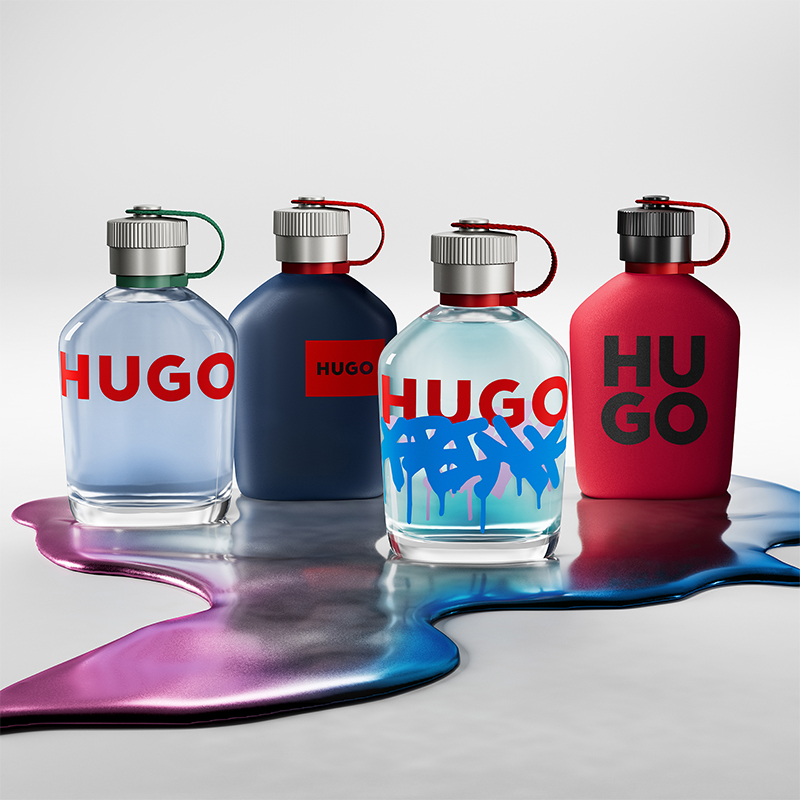 Hugo-parfyymipullot eri väreissä, aseteltuna värikkään nesteen päälle.