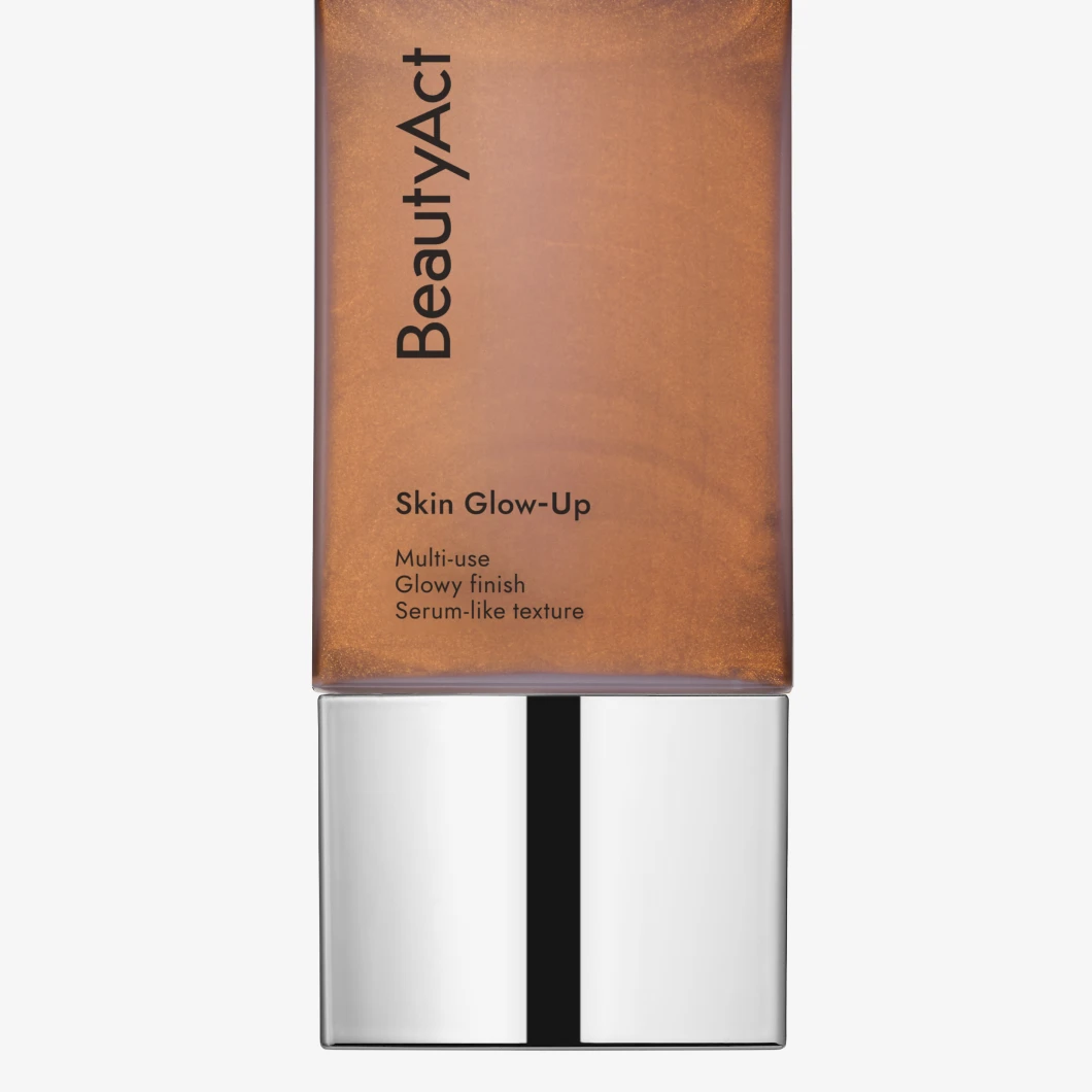 BeautyAct Skin Glow-Up i pumpeflaske, et multifunksjonelt glow-serum med lett, serumlignende konsistens og glødgivende finish.