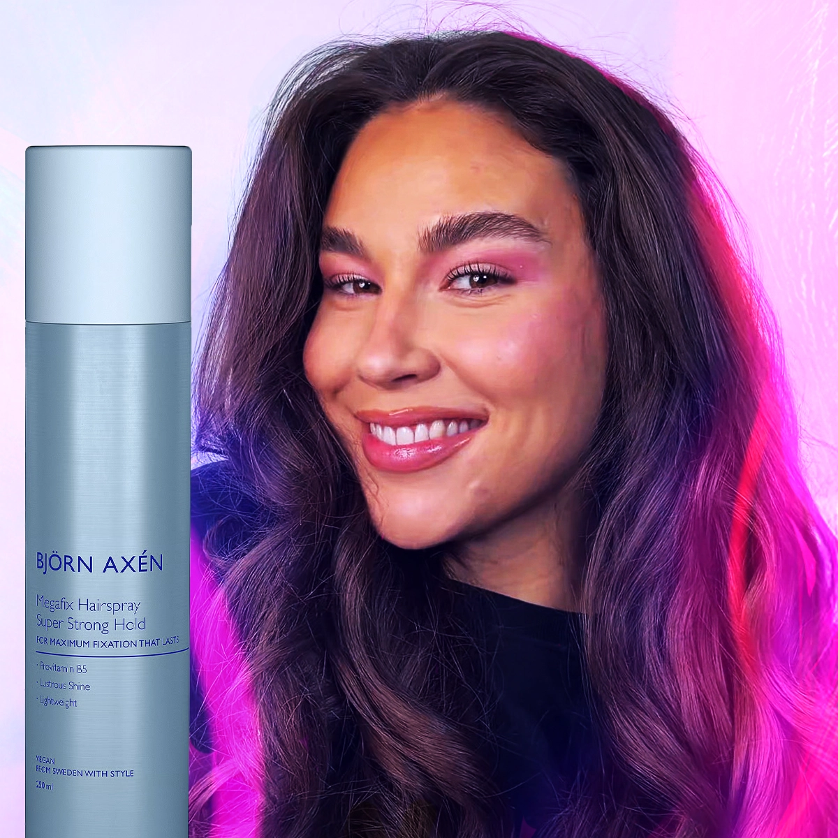 Hudhälsa och glow fortsätter att vara centralt i vårens skönhetstrender och vi ser bland annat att hybridprodukter som kombinerar hudvård och makeup är fortsatt populära. För att skapa årets festlook har Louise satsat just på underlaget och att arbeta med cremiga produkter för en sömlös finish.      Till sin hjälp har hon produktserien Halo Glow från e.l.f. som består av lätta och byggbara formuleringar. Här hittar vi just hudvänliga ingredienser som vårdar och återfuktar, samtidigt som lystergivande pigment ger ett naturligt men effektfullt glow.     H2: Your skin but better  Louise grundar för den perfekta basen med en gelprimer och går sedan in med ett tunt lager av seriens stjärna: Halo Glow Liquid Filter, en flytande glow booster med lätt täckning som även kan blandas med en foundation för den som önskar. Ansiktet får färg och definition med e.l.f.s populära Beauty Wands med cushion-tip-applikator. Blush och contouring får på så sätt flyta in i varandra - och i den underliggande glow boostern - för en mjuk och naturligt skulpterad bas.     Tips!   Halo Glow Blush Beauty Wand funkar även toppen att applicera på ögonlocken eller i globlinjen för att binda ihop makeupens textur och nyanser ytterligare.    För att behålla den dewy känslan är det endast concealern som får ge extra teckning i denna look. För att sedan fästa den genomgående cremiga makeupen applicerar Louise ett fixeringspuder med en lätt utjämnande effekt men som fortfarande låter lystern vara kvar. Var inte rädd för detta steg, ditt glow kommer inte att försvinna! Du slipper bara att det flyter runt i ansiktet.    Makeupen får ytterligare hjälp på traven av Power Grip Dewy Setting Spray och avslutas sedan med en vattenfast mascara och kylande läppoljan Glow Reviver Plumping Lip Oil i nyansen Burst Bubble som plockar upp tonen från rougen.