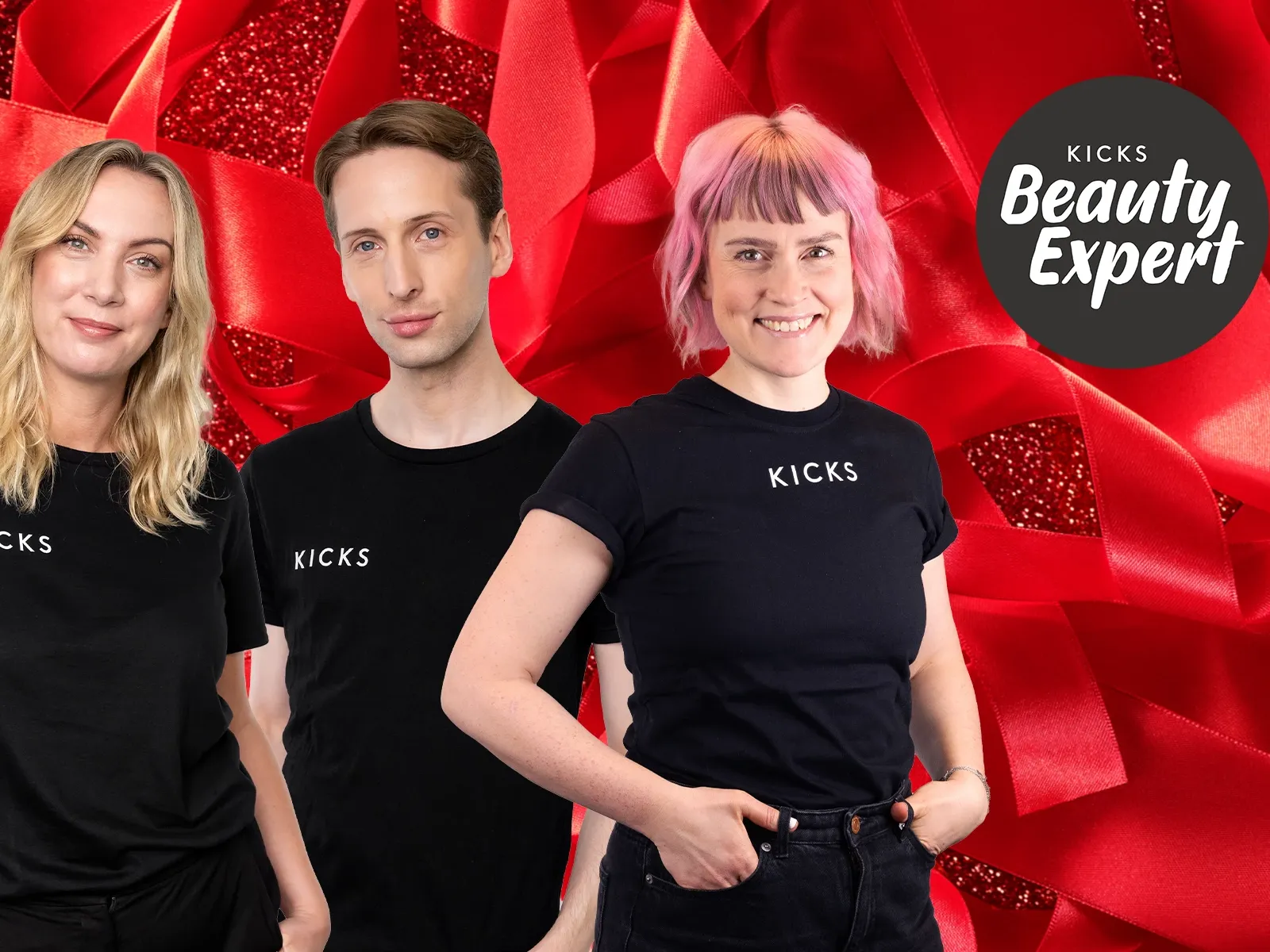 Tre personer i svarta KICKS-tröjor står framför en röd bakgrund med texten "KICKS Beauty Expert".