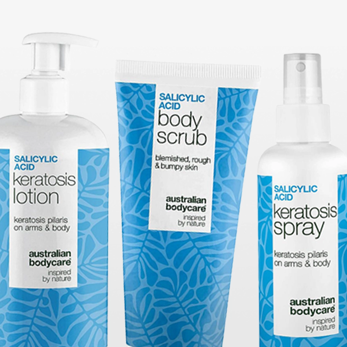 Kolme salisyylihappoa sisältävää ihonhoitotuotetta Australian Bodycare -brändiltä: Keratosis Lotion pumppupullossa, Body Scrub tuubissa ja Keratosis Spray, joissa tekstit “salicylic acid”, “keratosis lotion”, “body scrub” ja “keratosis spray” sekä “keratosis pilaris on arms & body” ja “blemished, rough & bumpy skin”.