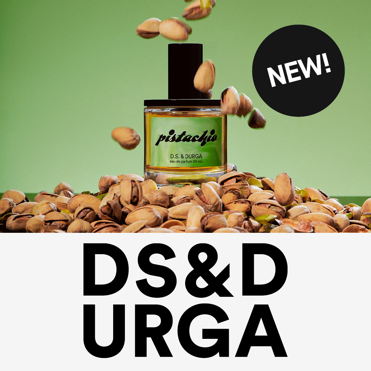 DS & Durga 'Pistachio' eau de parfum -pullo, ympärillä pistachio-pähkinöitä ja vihreä tausta.