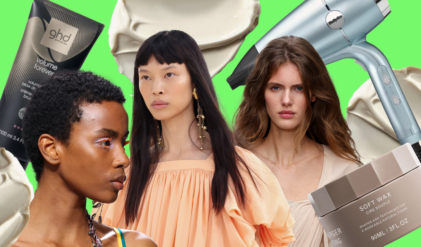 Kollagebild med tre personer mot ljus bakgrund, alla framifrån eller i trekvartsprofil, med olika frisyrer och klädda i ljusa plagg. Runt dem syns flera hårprodukter placerade mot grön bakgrund, inklusive en silverfärgad hårfön, en rund burk märkt ”Soft Wax”, samt svarta och mörkgröna tuber med hårstylingprodukter.