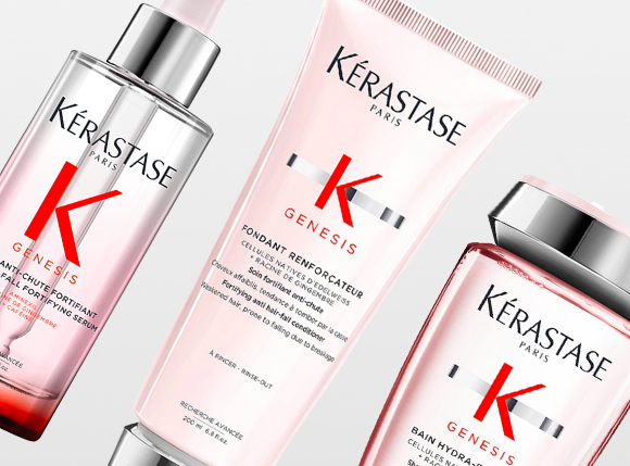 Produktbilde med tre hårpleieprodukter fra Kérastase Paris Genesis-serien mot en lys bakgrunn. Viser et serum, en balsam og en sjampo i rosa og sølvfarger. For styrkende og pleiende hårpleie.